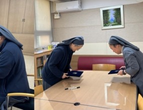 <성바오로 유치원> 과 <솔샘나우리아동복지종합센터> 는만 5세 유아의 초등학교 생활 적응을 돕기 위한 '사회성 증진 프로그램' 운영과 관련하여상호 협력을 위한 업무 협약을 체결하였습니다. - 일시 : 2025년 4월 1일(화) 10:30- 장소 : 솔샘나우리센터 회의실 