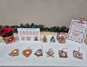 < 솔샘 성탄 행사 '무드등 만들기' >2025년 12월 크리스마스를 맞이하여 '무드등 만들기'&nbsp;행사를 진행하오니,&nbsp;많은 관심과 참여를 부탁드립니다.&nbsp;1) 9가지 무드등 중에서 만들고 싶은 것 1개를 골라 사무실에 말해주세요!2) 원하는 색으로 알록달록~ 나만의 무드등을 완성해보아요!- 도서실에 만들기 재료(마카펜, 목공풀) 가 준비되어 있어요.&nbsp;물론 집에서 만들어도 됩니다~3) 완성된 무드등을 사무실에 제출하면 작은 선물도 받을 수 있어요!-&nbsp; 제출된 작품은 일정 기간 센터에 전시 후 다시 돌려드립니다.&nbsp;